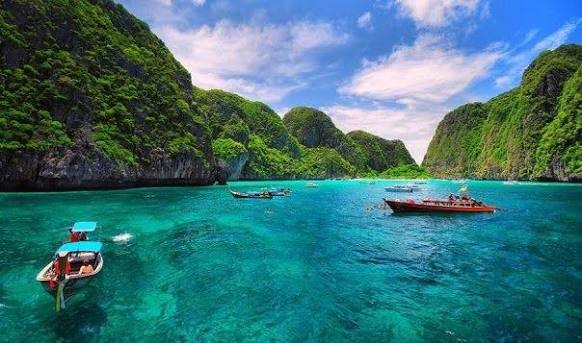 อ่าวมาหยา หมู่เกาะพีพี: ทะเลในตำนานจากภาพยนตร์ The Beach
